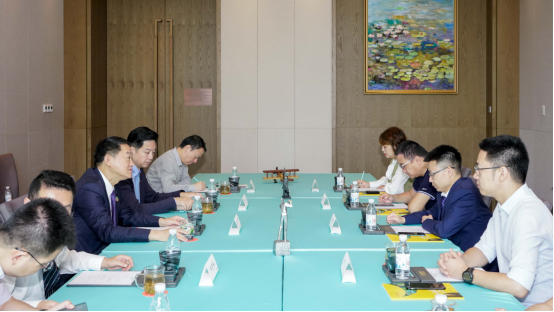 省GCGC黄金城集团党委书记、董事长任丁与腾讯“王者庆幸”CTO邓君、腾讯大成网总裁郑亮座谈互换