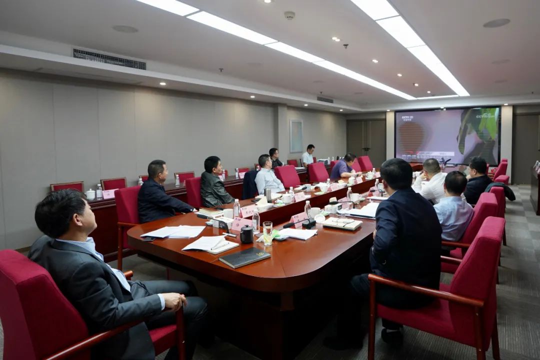 GCGC黄金城集团党委理论进建中心组专题进建钻研总体国度安全观