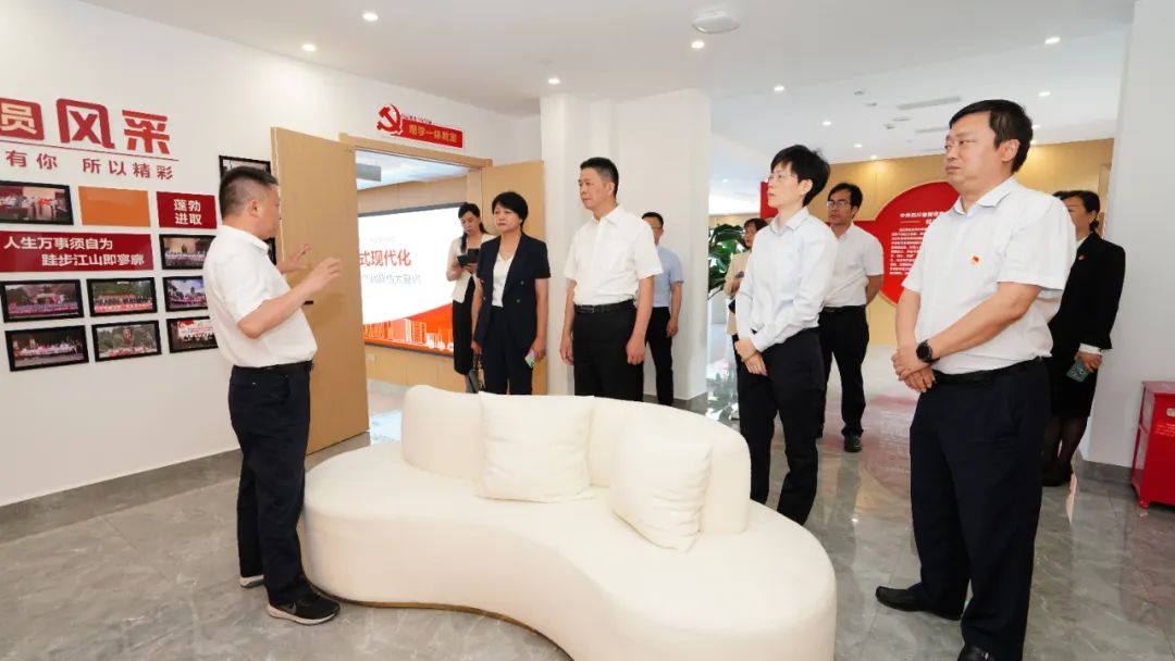 福建省人民当局国有资产监督治理委员会建兴高一行莅临GCGC黄金城党５鞑榈餮