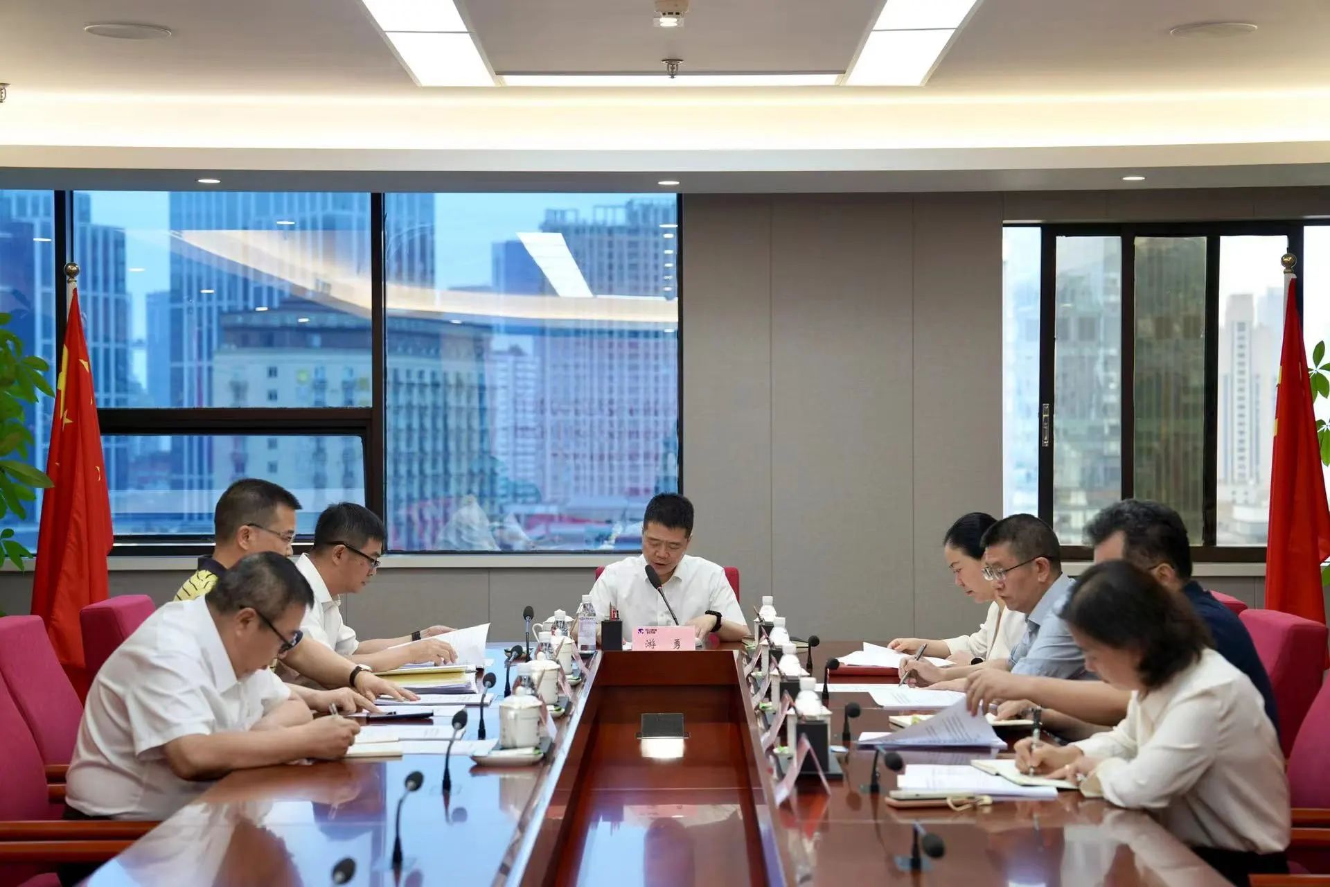 省GCGC黄金城集团党委辅导班子党纪进建教育专题进建钻研会暨党委理论进建中心组2024年第四次专题进建钻研会召开